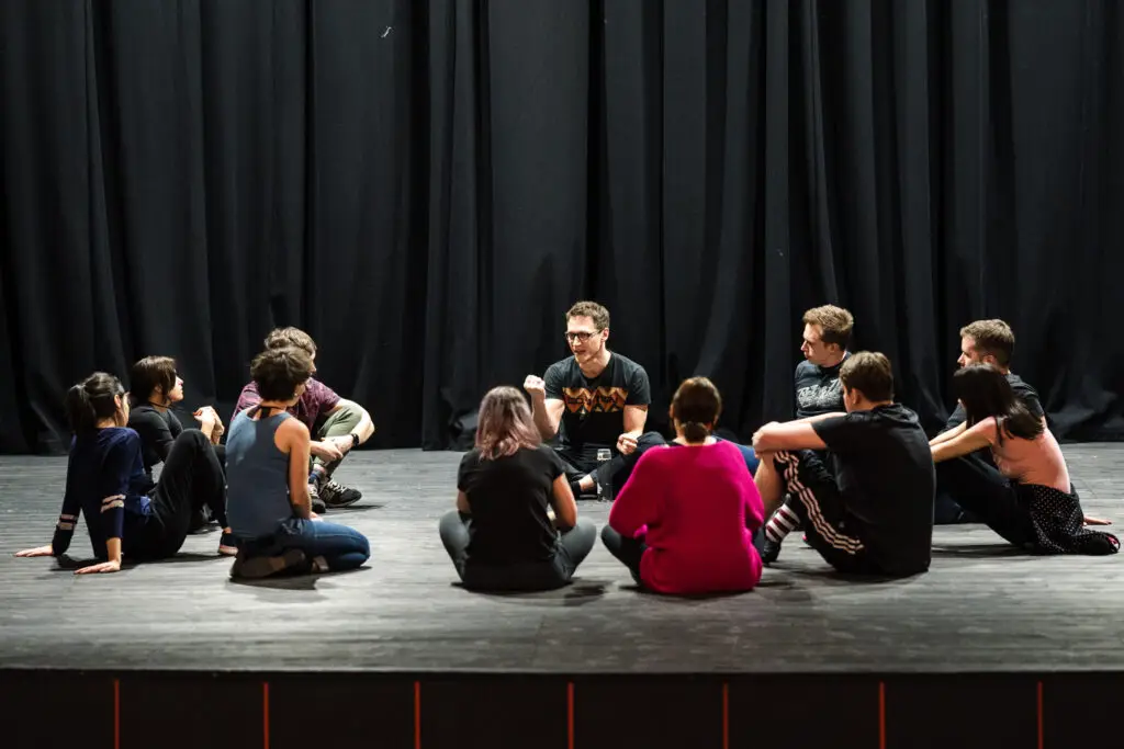 Warsztaty teatralne Katowice - Instruktor prowadzący zajęcia teatralne